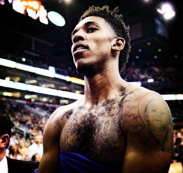 用的右后卫 用的右后卫